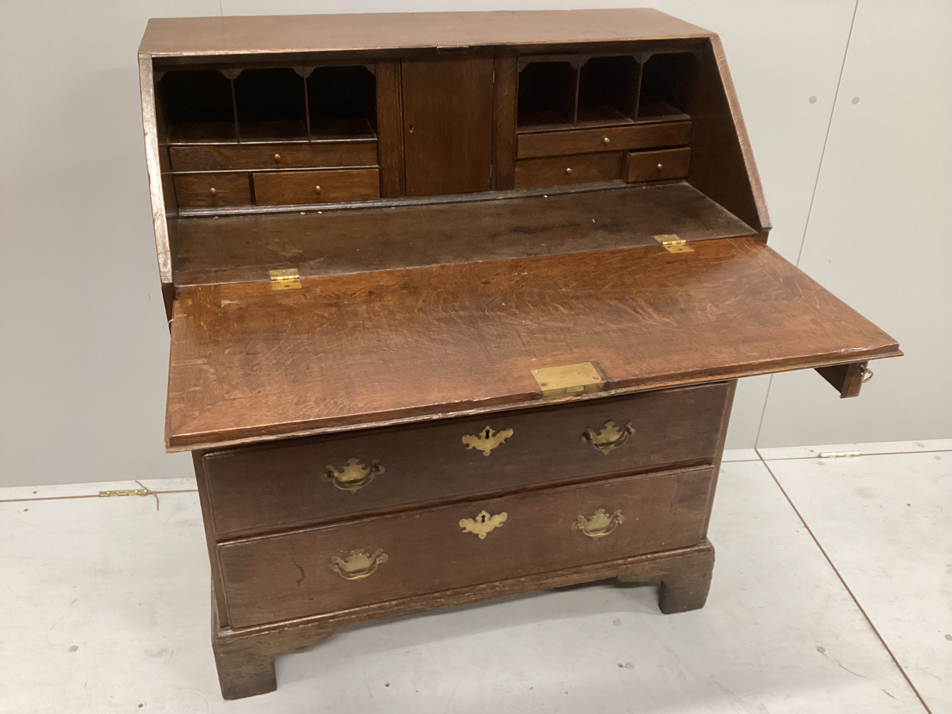 A George III oak bureau, width 91cm, depth 53cm, height 106cm